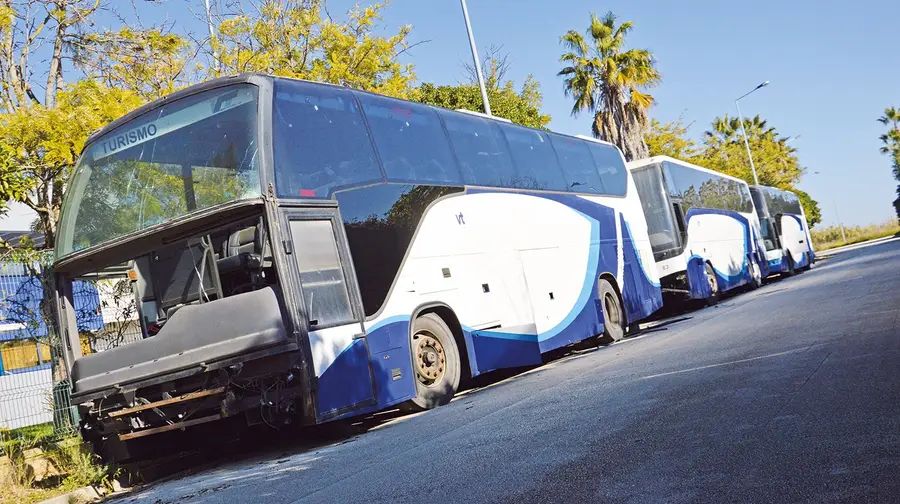 Retiradas 50 toneladas de lixo e entulho do bairro do Adarse em Alverca