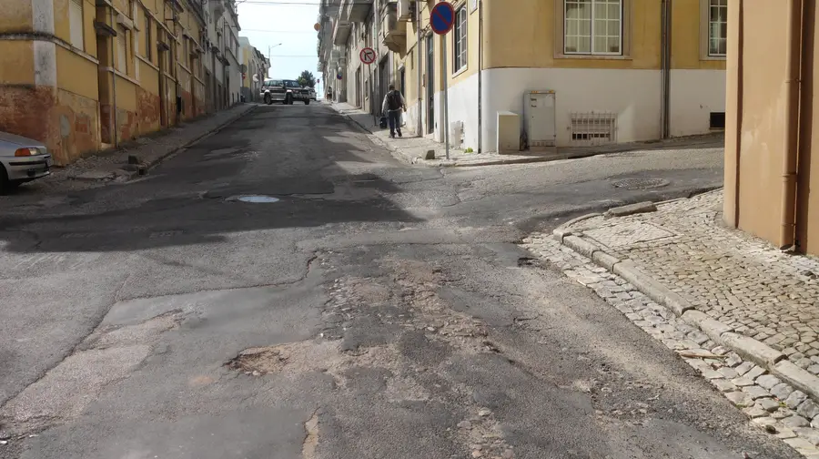 A pior rua de Santarém vai ter obras finalmente