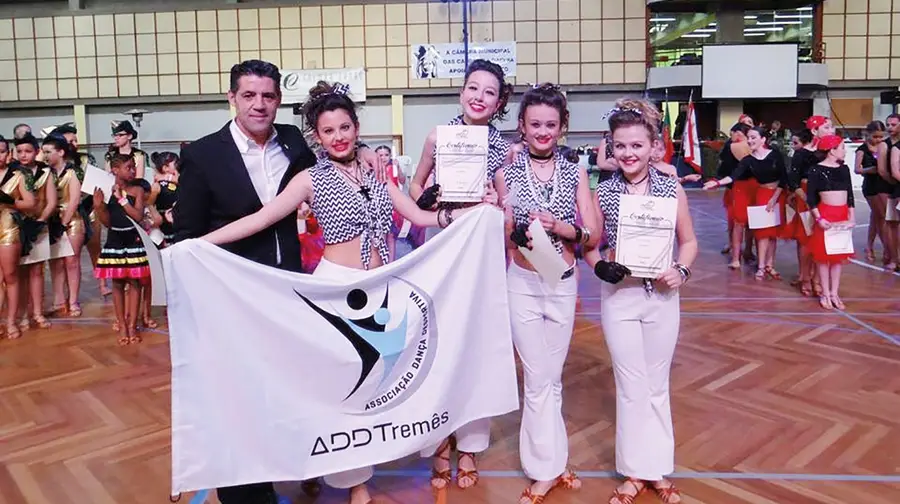 Dança de Tremês com três pares campeões Dança de Tremês com três pares campeões