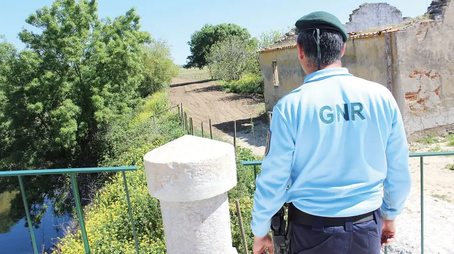 Agricultor lavrou tapadão da vala em Benfica do Ribatejo