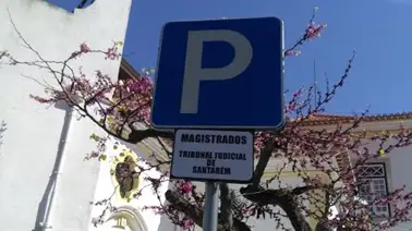 BE pede explicações sobre estacionamento reservado a magistrados BE pede explicações sobre estacionamento reservado a magistrados