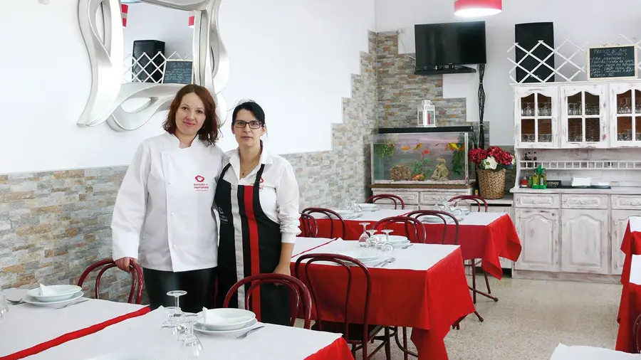 Abriu o café e restaurante Arcada da Hortensia em Almeirim