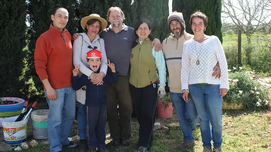 No jardim de pneus em Albergaria No jardim de pneus em Albergaria