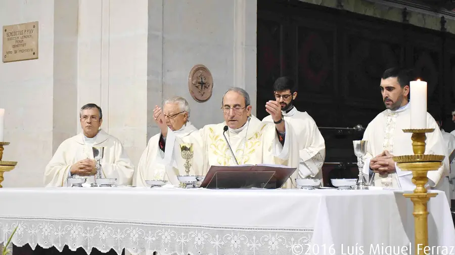 “O poder político nunca prestou grande atenção a Fátima e não tem que se intrometer na questão do santuário no aspecto religioso”