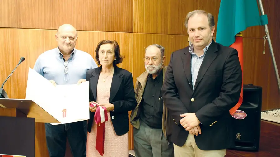 Câmara de Almeirim entrega medalha de ouro a personalidades e instituições