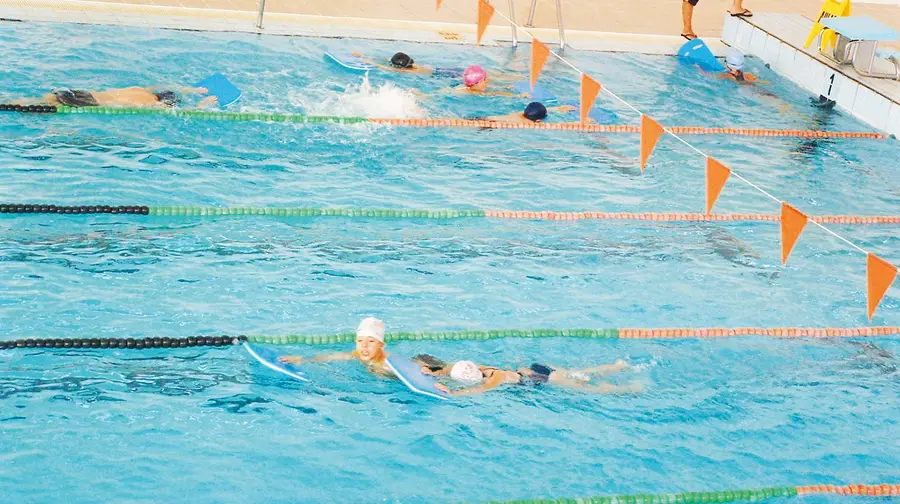 Degradação e baixa temperatura da água geram queixas nas piscinas da Póvoa e Forte da Casa