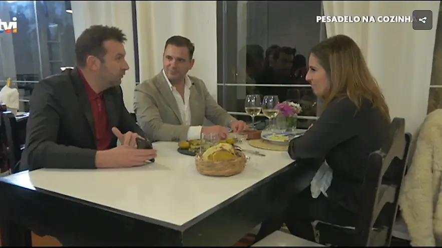 Cenas chocantes na TV em directo da mesa de um restaurante de Santarém