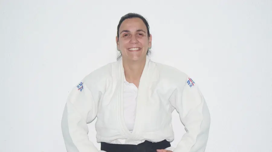 Uma professora de judo com alunos especiais