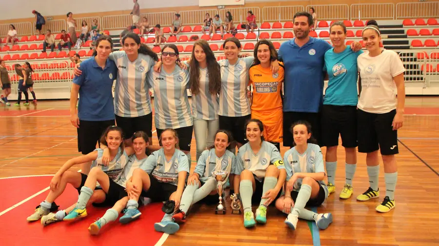 Juvenis femininos de futsal do Vitória de Santarém vencem torneio