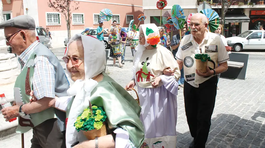 Calor ‘derrete’ marchas populares de idosos em Alverca