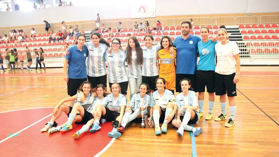 Juvenis femininos de futsal do Vitória vencem torneio