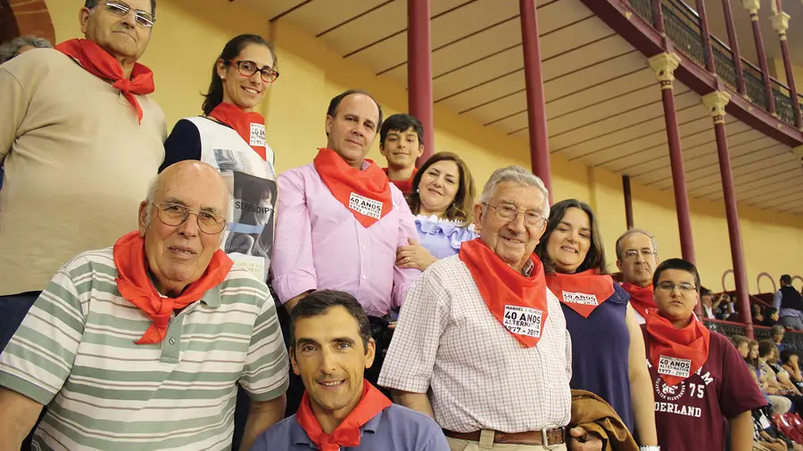 Grupo volta 40 anos depois ao Campo Pequeno para ver Manuel Jorge de Oliveira