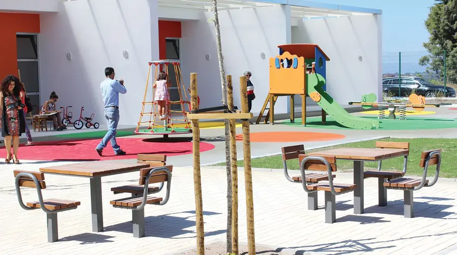 Município vai pedir 110 mil euros de indemnização ao projectista do Centro Escolar do Sacapeito Município vai pedir 110 mil euros de indemnização ao projectista do Centro Escolar do Sacapeito