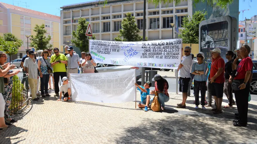 Vítimas da legionella protestaram em frente ao tribunal de Vila Franca de Xira