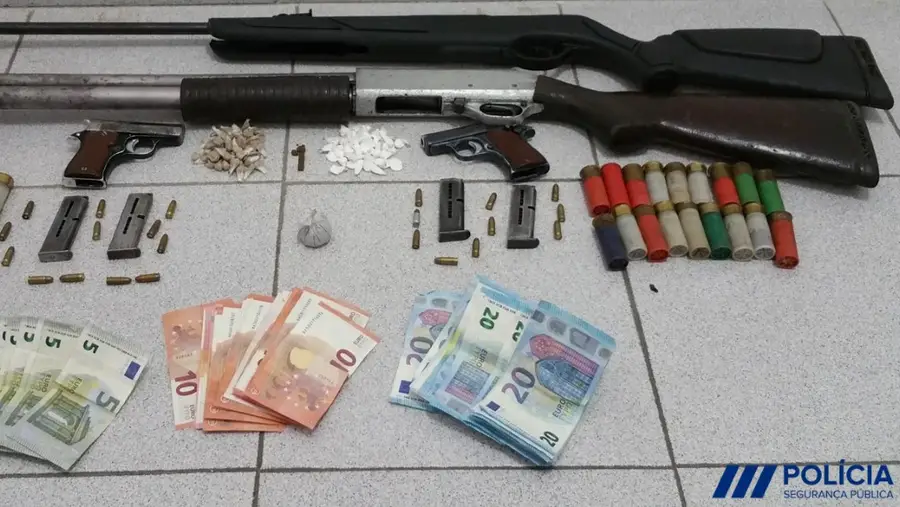 Três detidos por roubos e tráfico de droga em Santarém