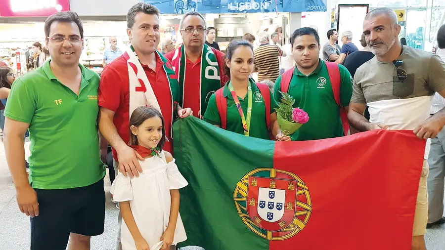 Ana Nair Dias com medalha de bronze nos Jogos Mundiais de ju-jitsu