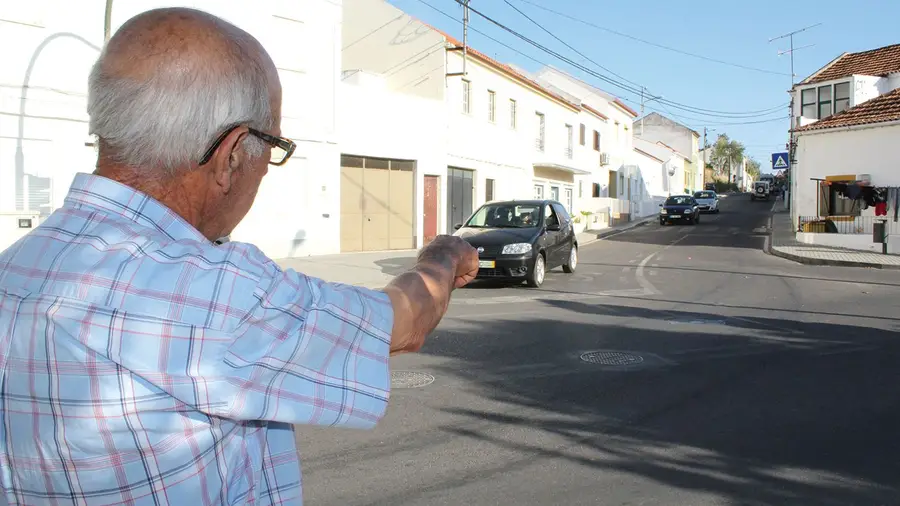 Câmara de Coruche reforça lombas no Bairro da Areia para diminuir acidentes