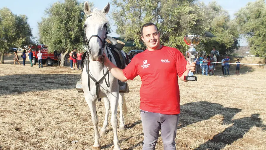 Cavalhadas de Vialonga já não oferecem animais vivos porque podem morrer com o calor Cavalhadas de Vialonga já não oferecem animais vivos porque podem morrer com o calor