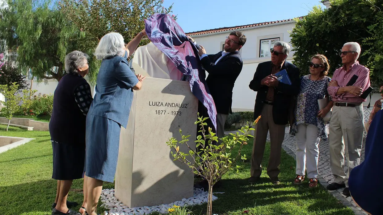 Inauguração do busto da Madre Luíza Andaluz