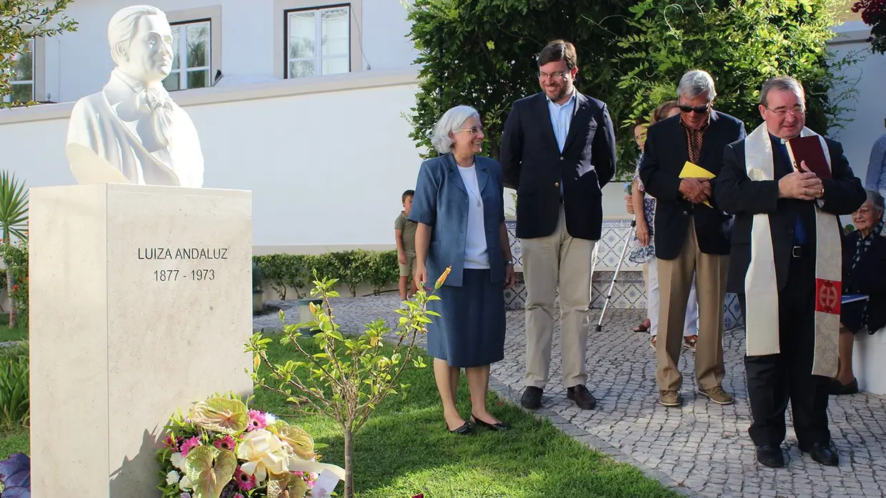 Inauguração do busto da Madre Luíza Andaluz