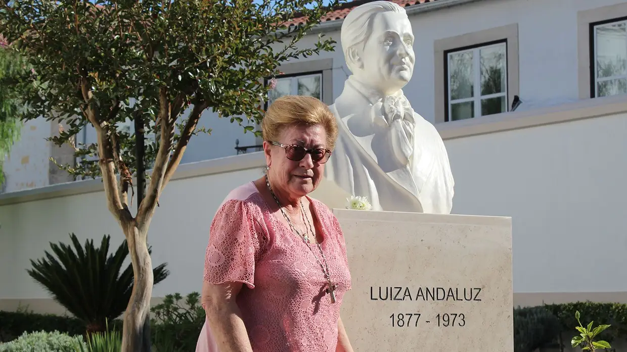 Inauguração do busto da Madre Luíza Andaluz