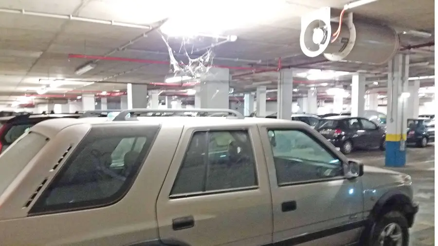 Chamem a polícia... Chamem a polícia...