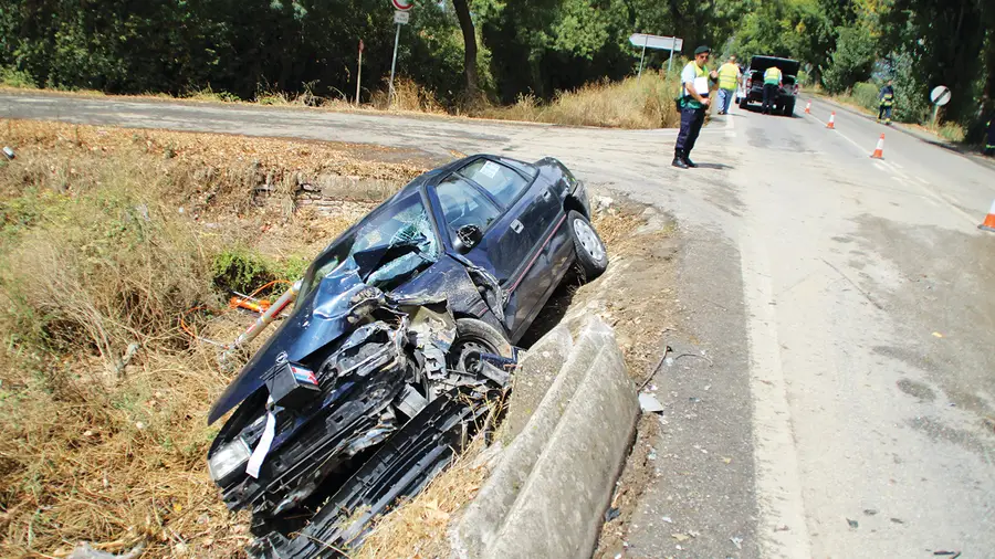 Ferido em colisão entre camião e ligeiro em Almeirim