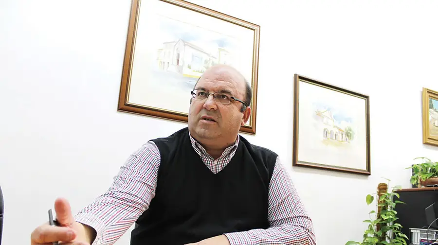 Presidente do Sardoal critica Protecção Civil e apelos para darem bens aos bombeiros Presidente do Sardoal critica Protecção Civil e apelos para darem bens aos bombeiros