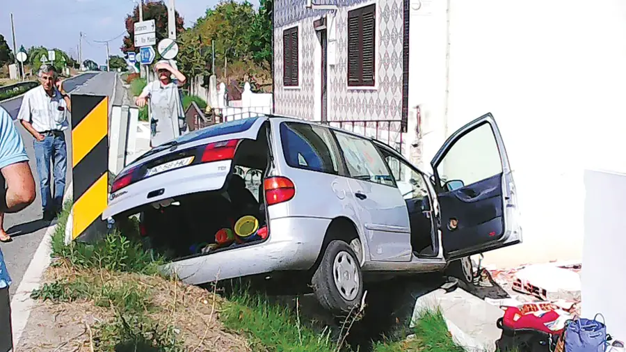 Moradia já foi atingida cinco vezes por automóveis desgovernados