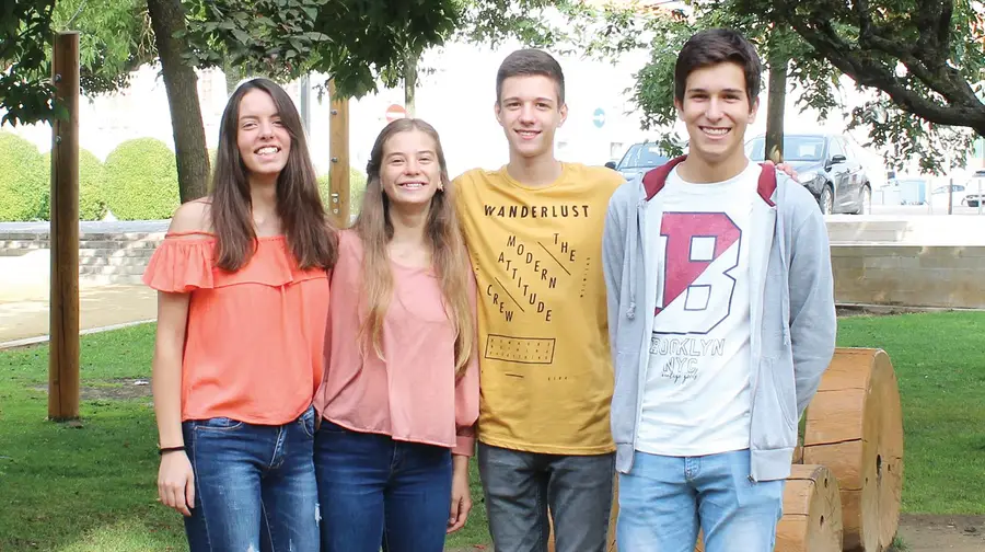 Jovens com interesses culturais e sem vontade de emigrar Jovens com interesses culturais e sem vontade de emigrar