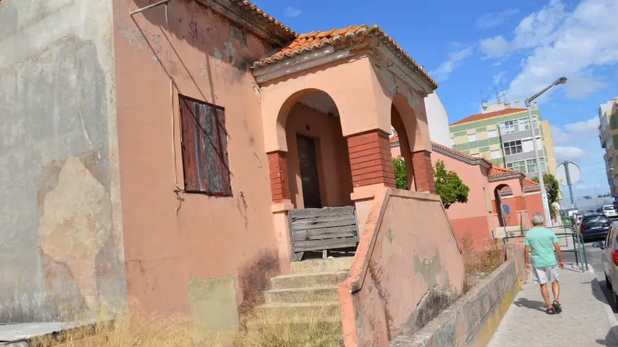 Vila Franca de Xira vai limpar casas devolutas em Alverca