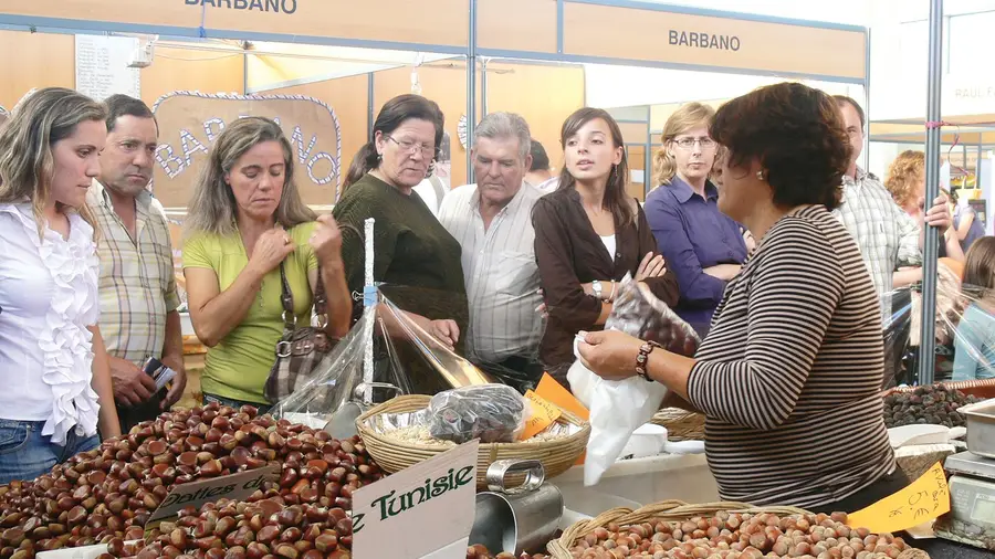 Feira dos Frutos Secos em Torres Novas para promover a economia local Feira dos Frutos Secos em Torres Novas para promover a economia local