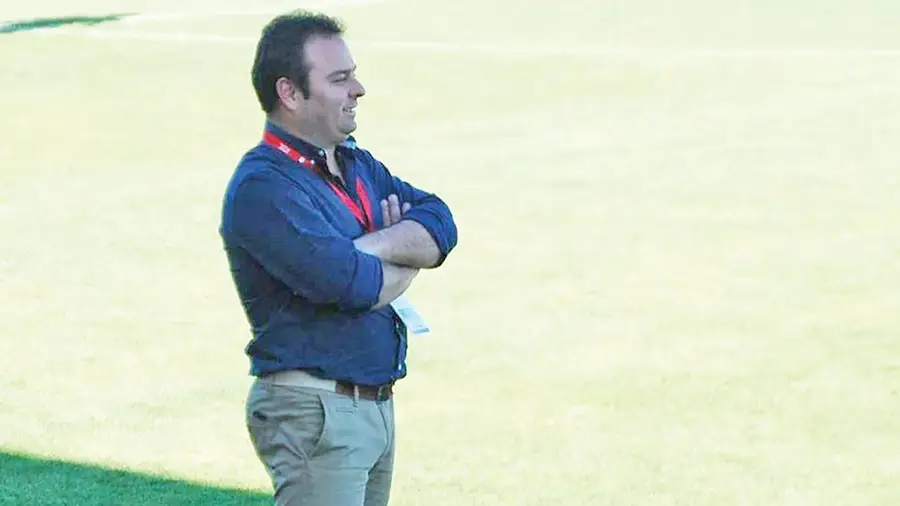 Treinador do Ouriense nega ter agredido jogador do Mação Treinador do Ouriense nega ter agredido jogador do Mação