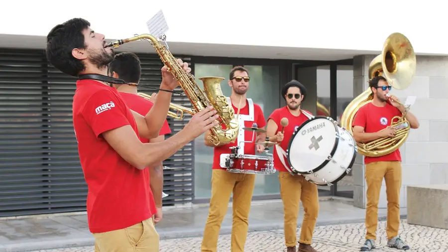 Bienal de Coruche ao ritmo balcânico da Peña Kalimotxo