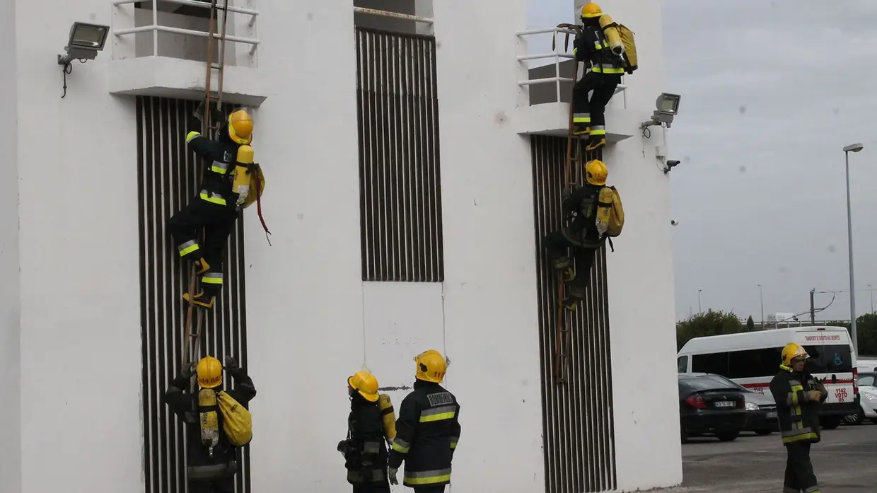 Início do novo ano lectivo da formação conjunta dos bombeiros de Vila Franca de Xira