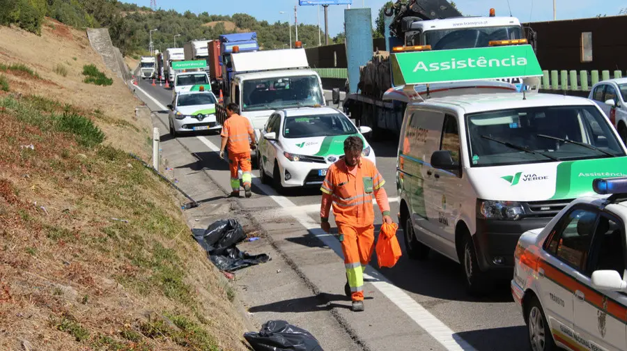 Cinco viaturas envolvidas em acidente na A1 em Vialonga