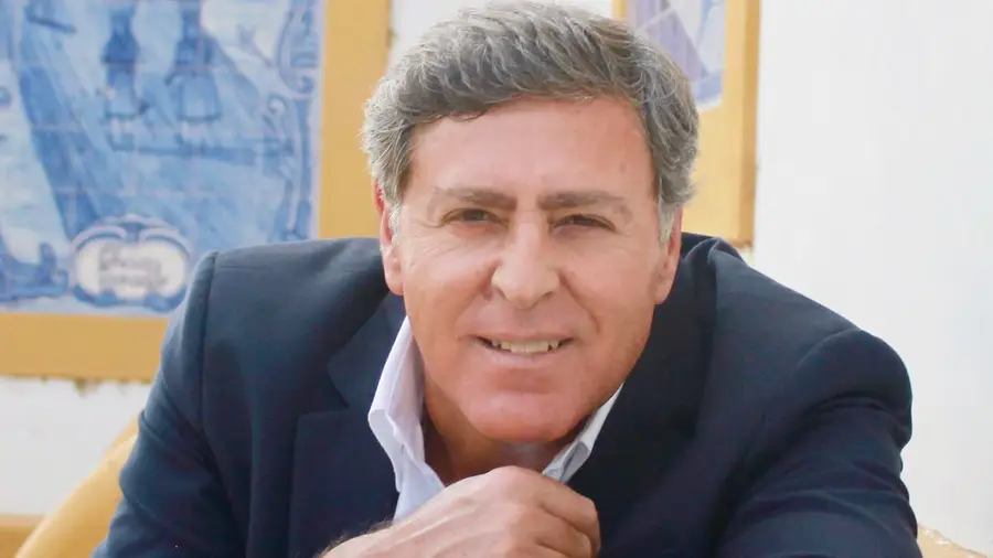 O fadista da voz tranquila celebra trinta anos de carreira O fadista da voz tranquila celebra trinta anos de carreira
