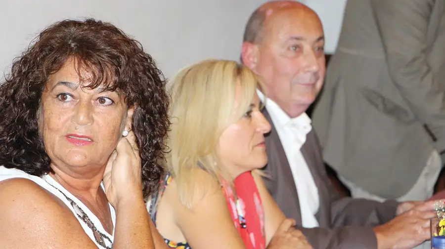 ‘Anita’ começa o mandato a faltar às reuniões de câmara em Salvaterra de Magos ‘Anita’ começa o mandato a faltar às reuniões de câmara em Salvaterra de Magos