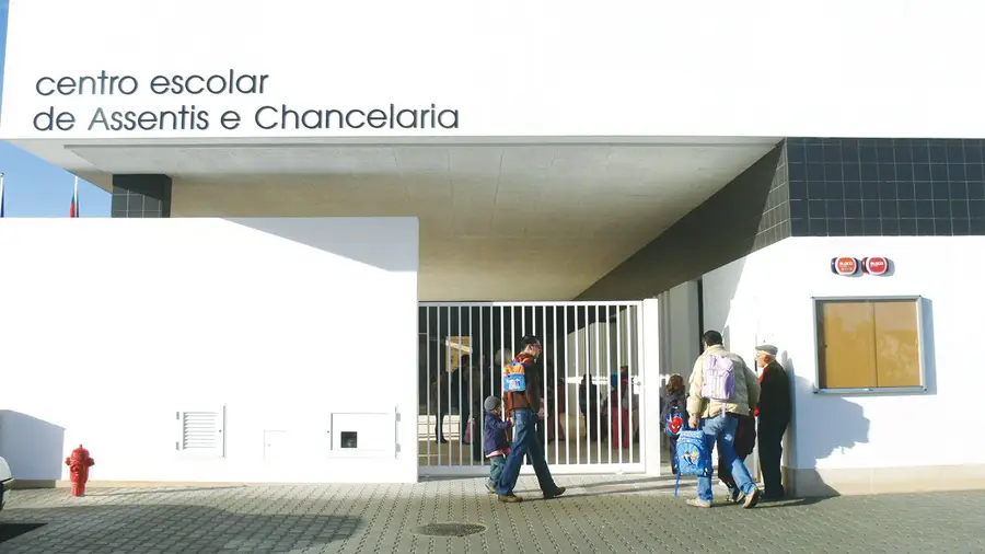 Centro Escolar de Assentis e Chancelaria fecha mais cedo por falta de funcionários Centro Escolar de Assentis e Chancelaria fecha mais cedo por falta de funcionários