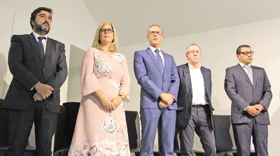 Comunistas e coligação de centro-direita entendem-se para deixar PS fora do poder em Alpiarça Comunistas e coligação de centro-direita entendem-se para deixar PS fora do poder em Alpiarça