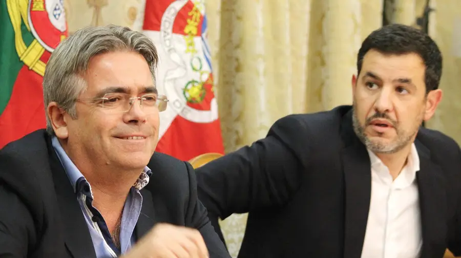 PSD desunido perde presidência da Assembleia Municipal de Santarém PSD desunido perde presidência da Assembleia Municipal de Santarém