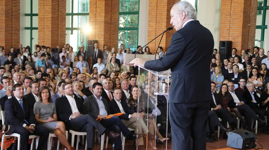 Santana Lopes reúne mil apoiantes em Santarém na corrida para unir o PSD Santana Lopes reúne mil apoiantes em Santarém na corrida para unir o PSD