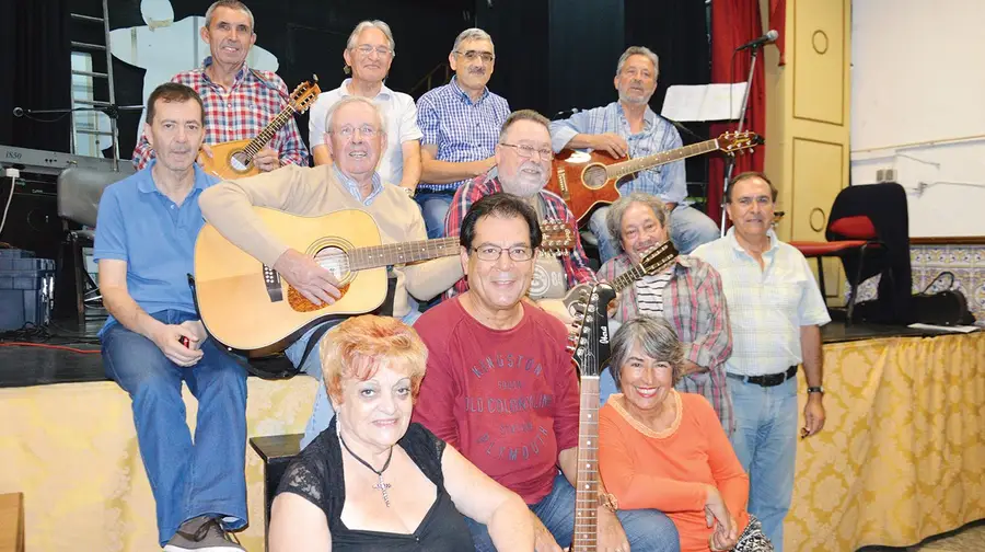 “Flor de Chá” são um oásis de memória da música tradicional portuguesa “Flor de Chá” são um oásis de memória da música tradicional portuguesa