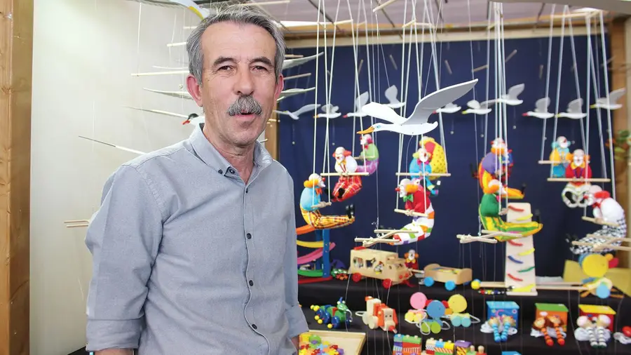 Os brinquedos de madeira de Carlos Reis Os brinquedos de madeira de Carlos Reis