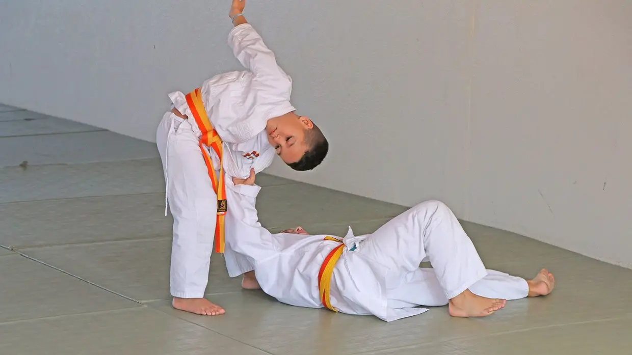 Estágio e graduação de alunos da secção de Ju-jitsu do Goleganense