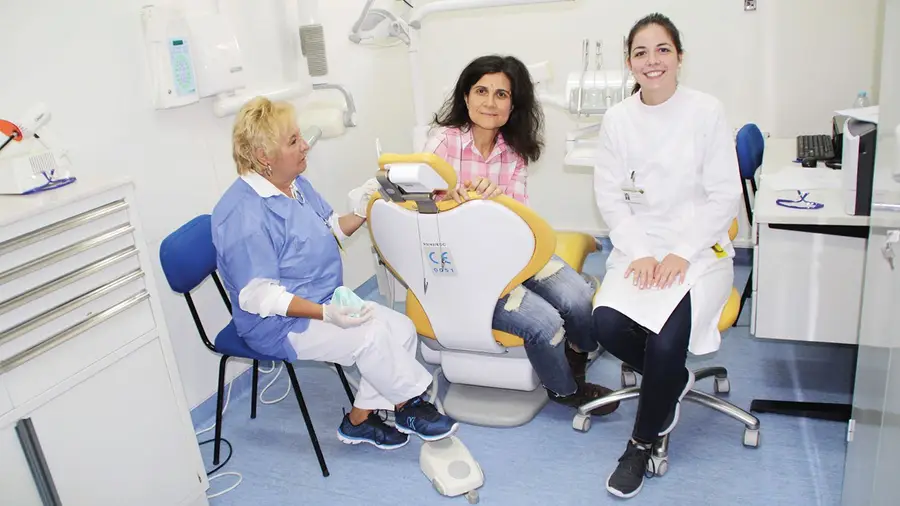 Dentistas estão de regresso aos centros de saúde da região Dentistas estão de regresso aos centros de saúde da região