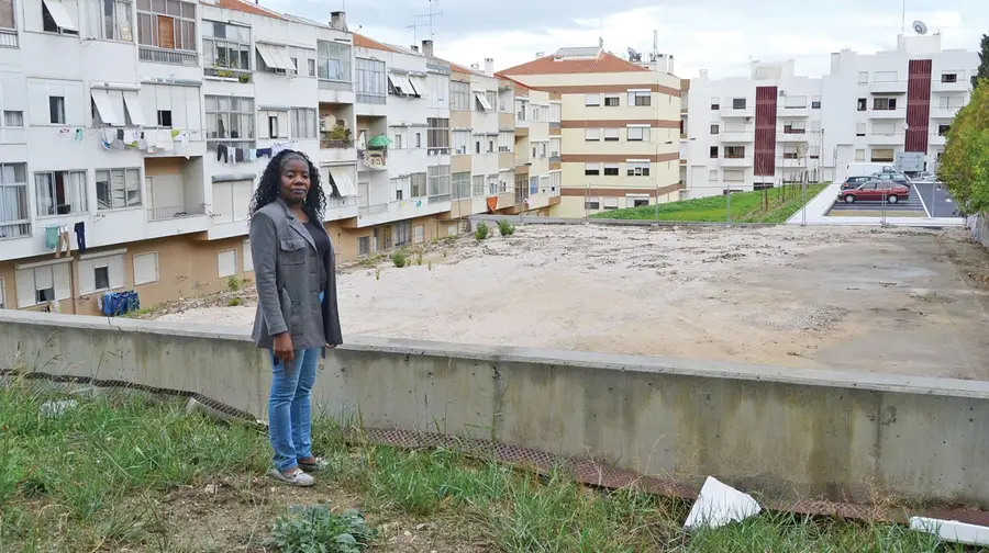 Moradores do Bom Retiro reclamam com o arrastar das obras no bairro