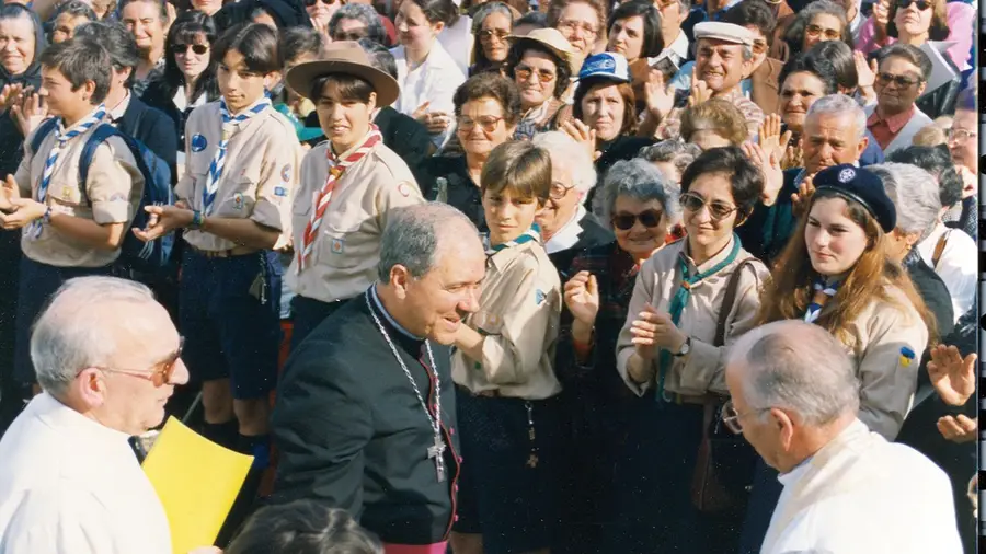 Católicos saúdam o novo bispo Católicos saúdam o novo bispo