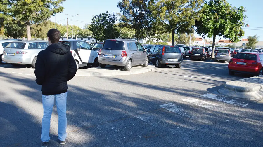 Moradores de Alverca temem caos para estacionar durante obras no terminal rodoferroviário