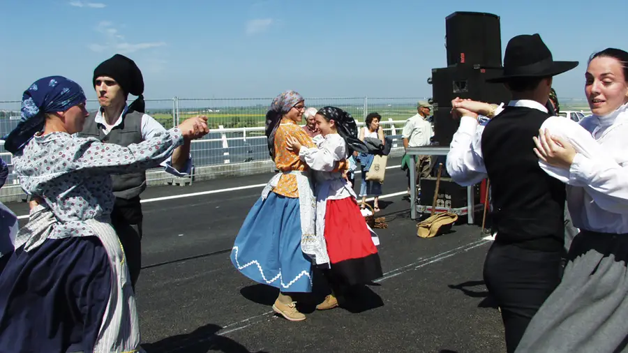 Folclore, música e animação na festa da nova Ponte da Lezíria
